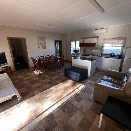 לייקס אינטרנס Kickback Cottages מראה חיצוני תמונה