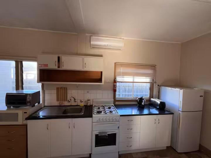 לייקס אינטרנס Kickback Cottages מראה חיצוני תמונה