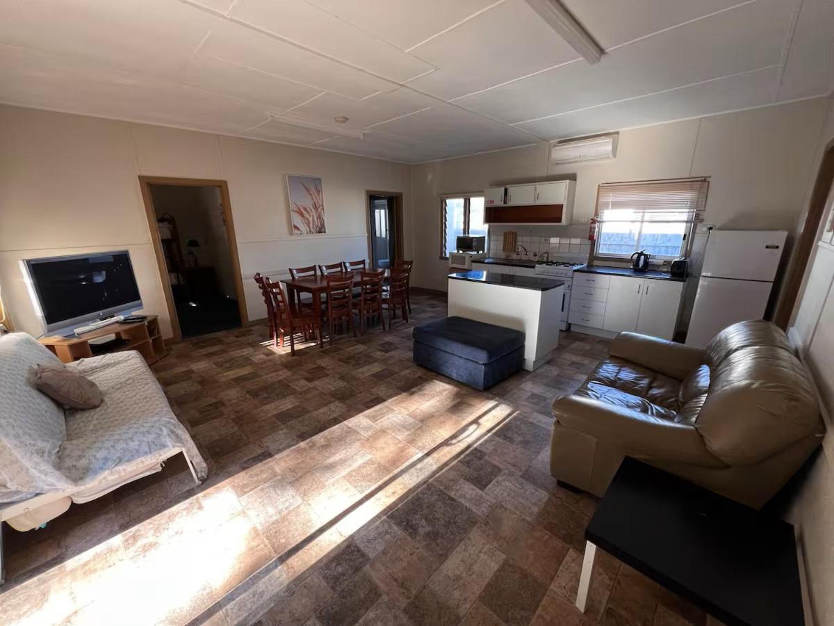 לייקס אינטרנס Kickback Cottages מראה חיצוני תמונה